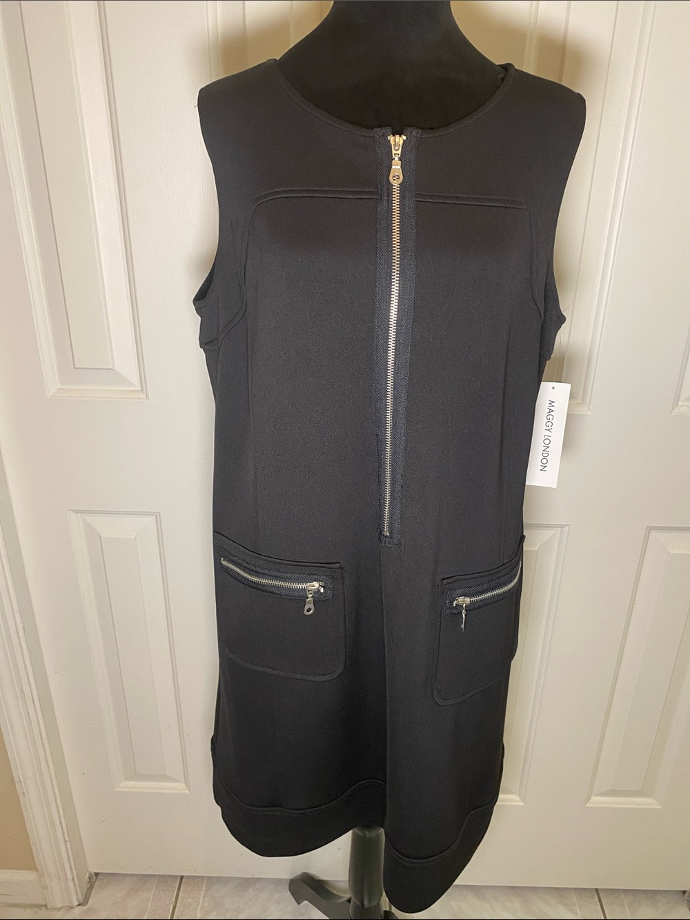 Maggy London Black Sleeveless Zip-Front Shift Dress with Front Pockets Size 14